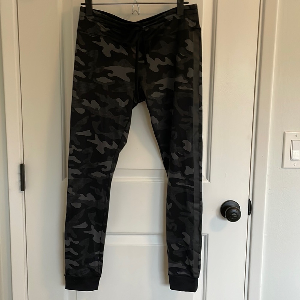 Forever 21 Camo Print Lounge Pants Workout Size M
